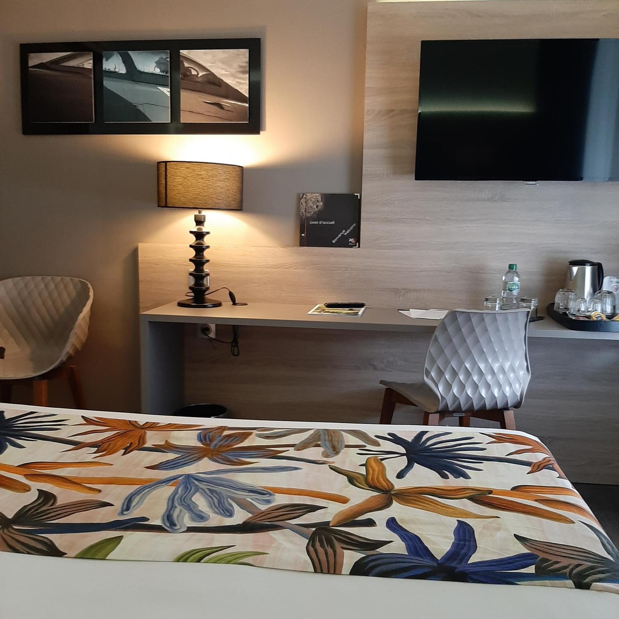 Logis Hotel Relais Saint Jacques - Chateauroux Deols Bagian luar foto