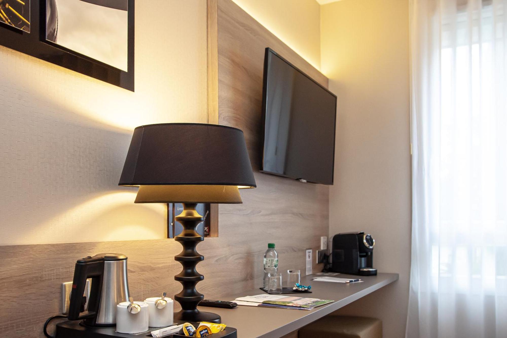 Logis Hotel Relais Saint Jacques - Chateauroux Deols Bagian luar foto