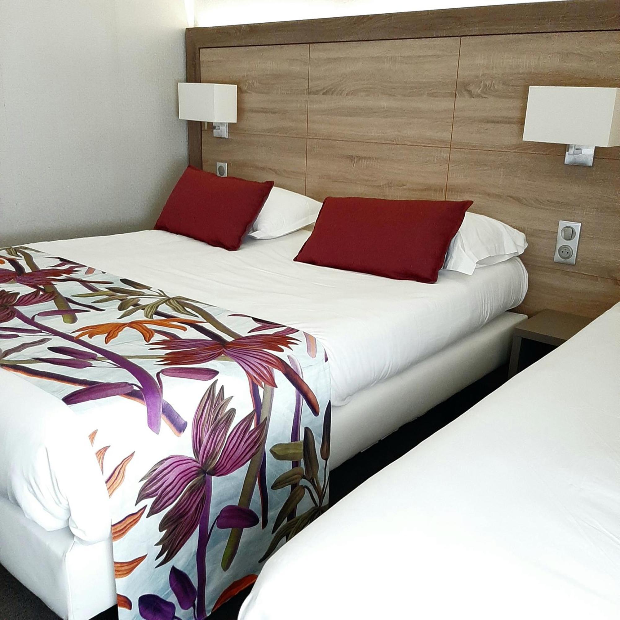 Logis Hotel Relais Saint Jacques - Chateauroux Deols Bagian luar foto