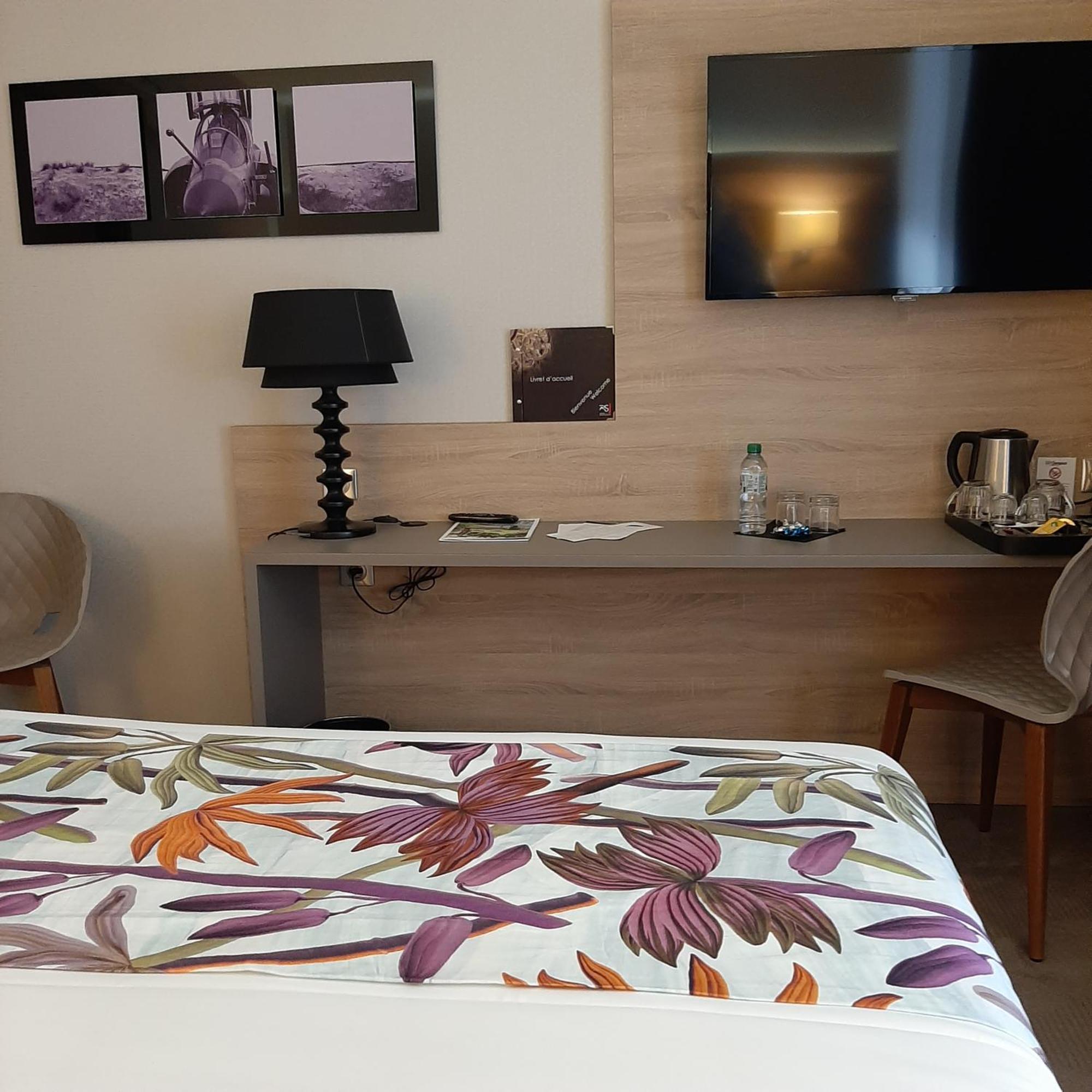 Logis Hotel Relais Saint Jacques - Chateauroux Deols Bagian luar foto